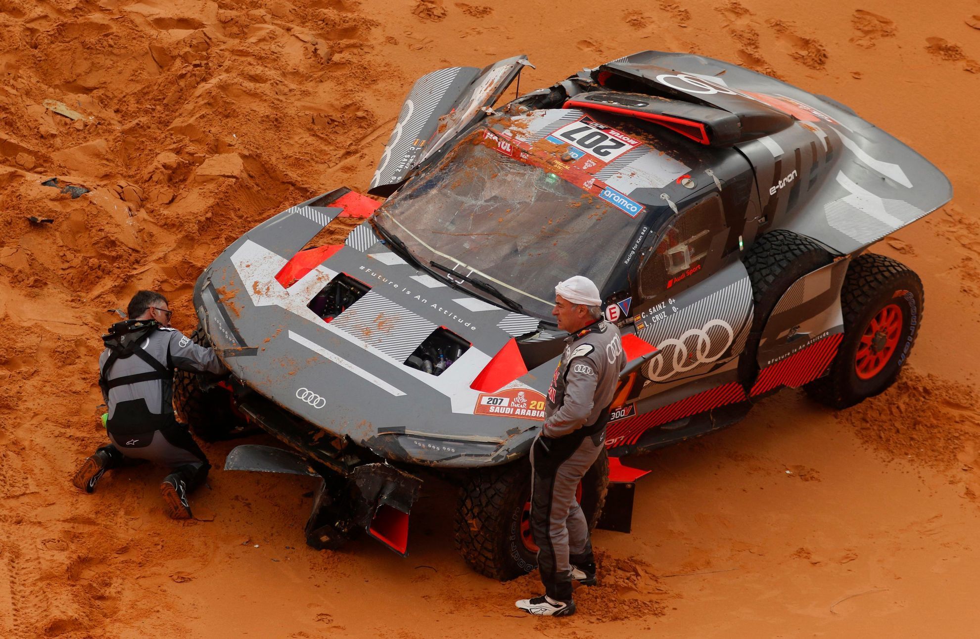9. etapa Rallye Dakar 2023: havárie Carlose Sainze