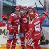 3. kolo hokejové Tipsport extraligy, HC Sparta Praha - HC Oceláři Třinec: Třinečtí hokejisté se radují z gólu na 2:0