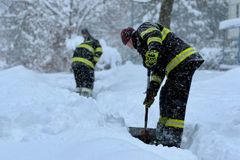 Hasiči měli v Česku kvůli sněhu už tisíc výjezdů. Na D1 stála 20kilometrová kolona