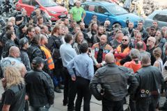 U ministerstva dopravy protestovaly desítky motorkářů