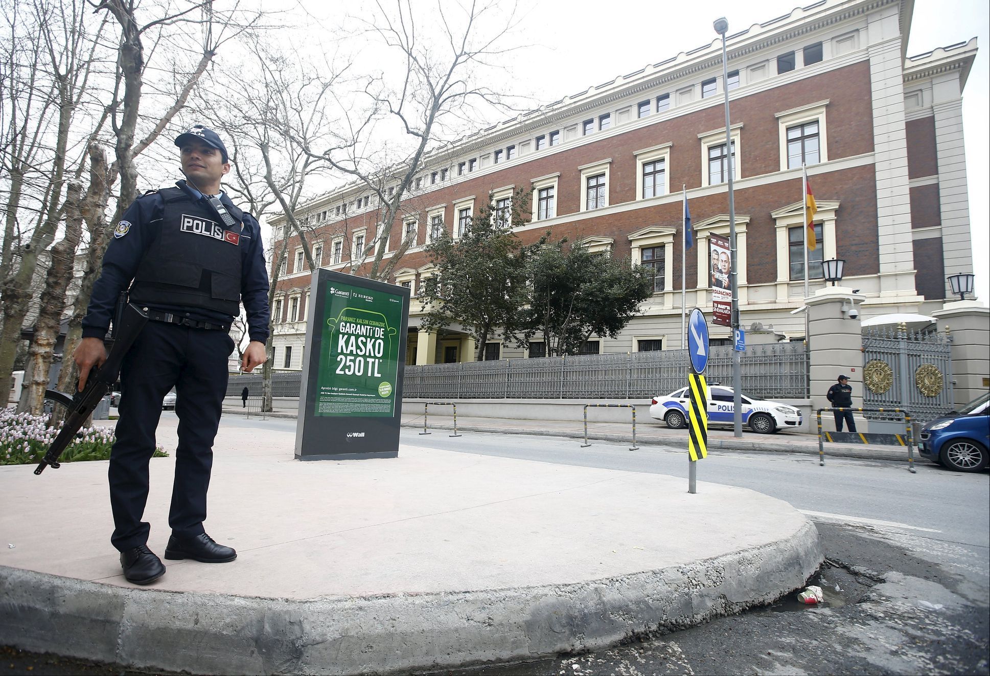 Německý konzulát v Istanbulu je z důvodu bezpečnostní hrozby uzavřen.