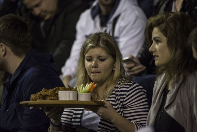 Dobré jídlo a pivo k baseballu patří.