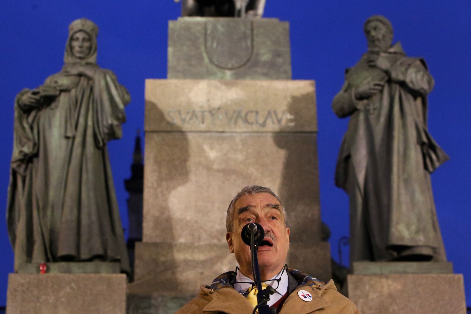 Demonstrace proti Babišovi a oligarchům - Václavské náměstí