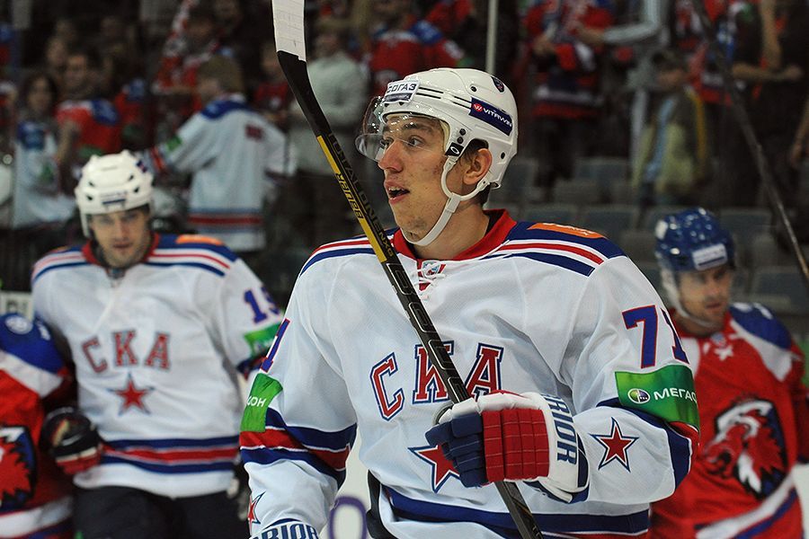 Hokejista SKA Petrohradu Anton Burdasov v utkání KHL proti Lvu Praha.