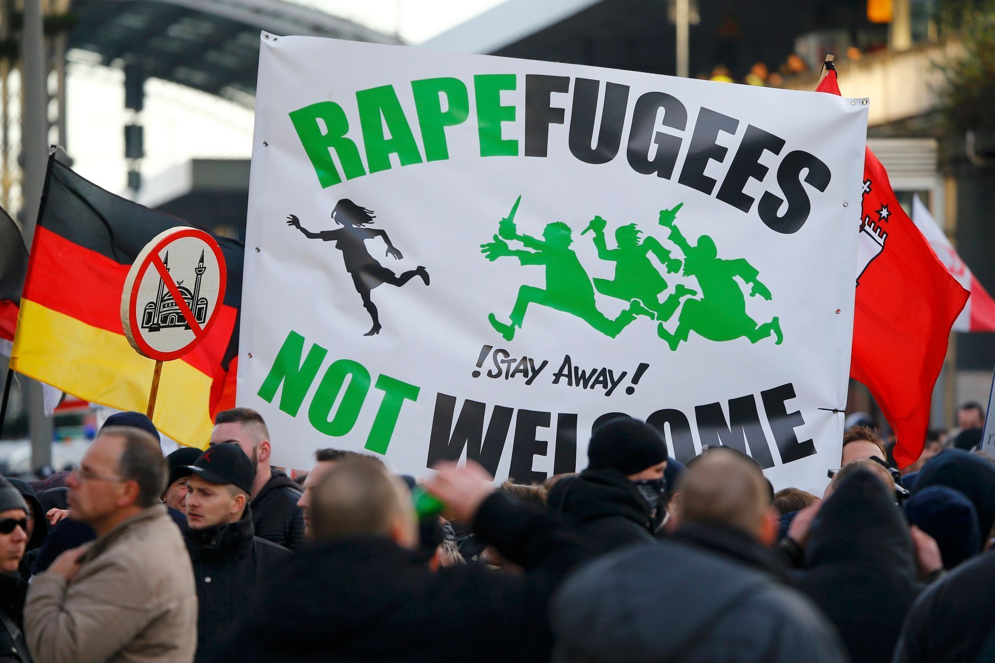 Protest proti uprchlíkům v Kolíně nad Rýnem.