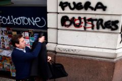 Argentina viní ze svého bankrotu USA, chce bojovat se "supy"