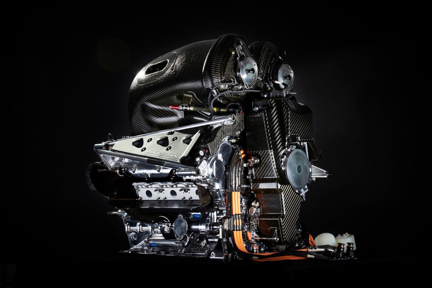 F1 2016: hybridní motor Mercedes PU106C