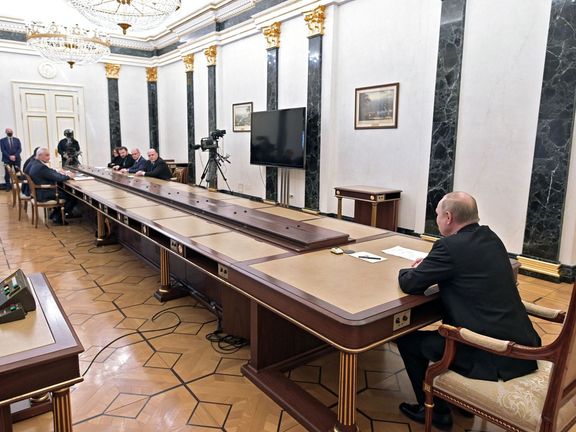 Vladimir Putin na jednání o ekonomických otázkách, 28. února.