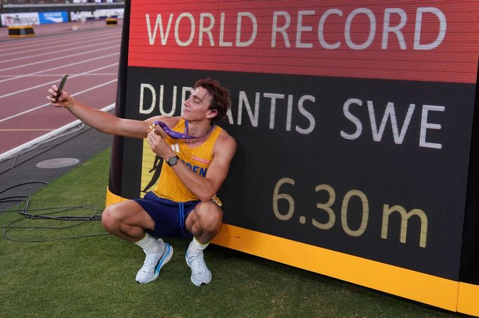 Švédský tyčkař Armand Duplantis a jeho rekord při MS v atletice 2025 v Tokiu