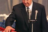 Borsi Jelcin přísahá a stává se prezidentem Ruska.
