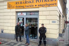 Muž v Praze ukončil hádku střelbou z plynové pistole. Policie ho zpacifikovala, nikdo nebyl zraněn