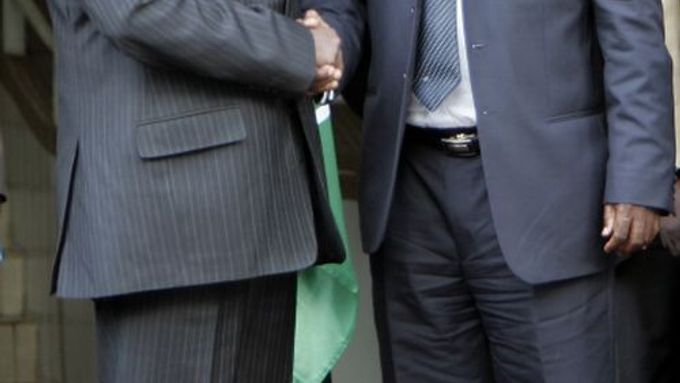 Mwai Kibaki a Raila Odinga.