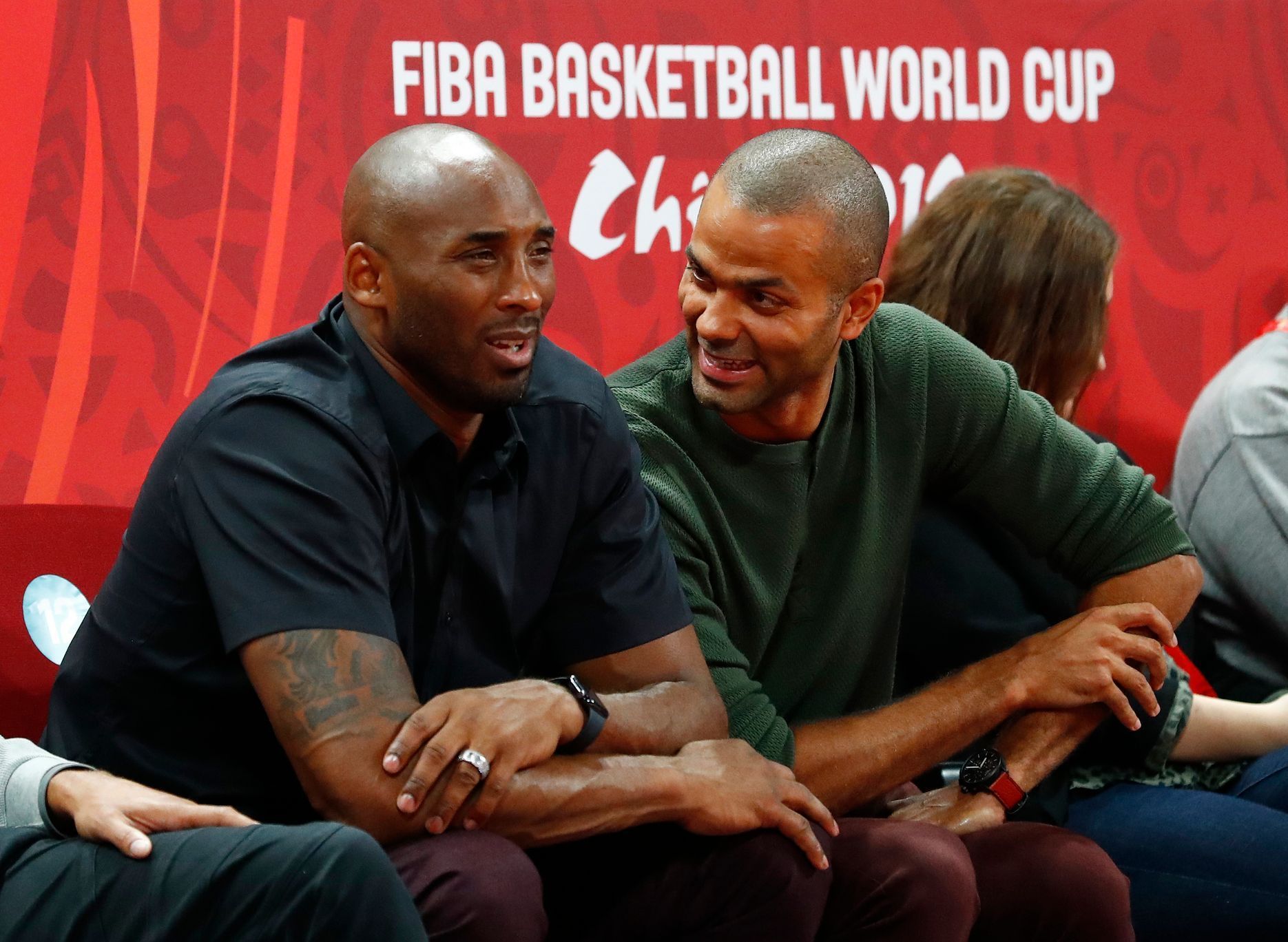 Kobe Bryant a Tony Parker sledují finále MS v basketbalu 2019