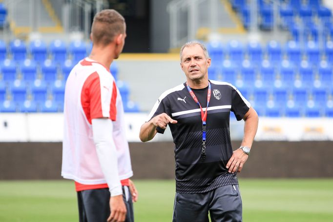 Tisková konference a trénink Viktorie Plzeň před 3. předkolem Ligy mistrů 2016. Roman Pivarník