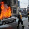 Na Václavském náměstí hořelo auto