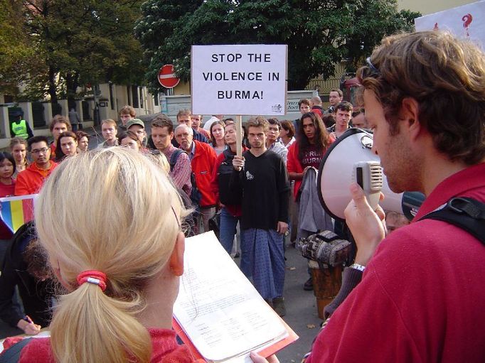 Jan Líska from the People in Need foundation reads the text of the petition to the assembled crowd