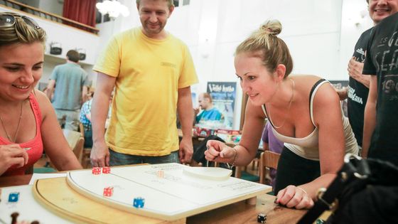 Foto: Renesance deskových her. Lákají stále více lidí, český tvůrce obdržel "deskoherního Oscara"