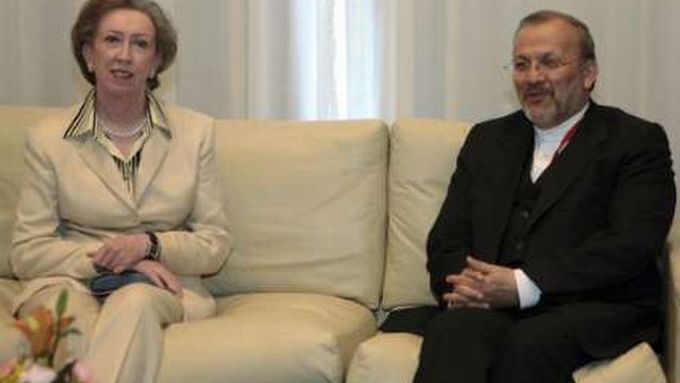 Íránský ministr zahraničí Mottakí jednal v Egyptě s šéfkou britské diplomacie Beckettovou. S americkou ministryní Riceovou však ne.