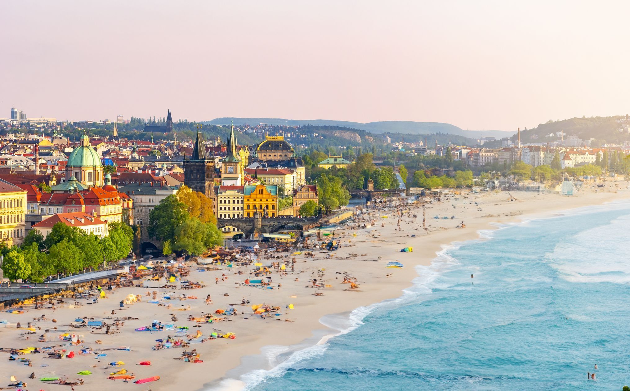 Jak by to vypadalo, kdyby Česko mělo své moře, koláž, umělá inteligence, fikce, moře, Česko, Magazín