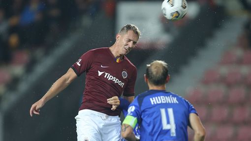 Lukáš Juliš a Roman Hubník v zápase 2. kola F:L Sparta - Olomouc