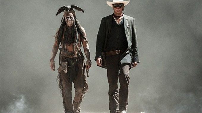 Johnny Depp (vlevo) a Armie Hammer.