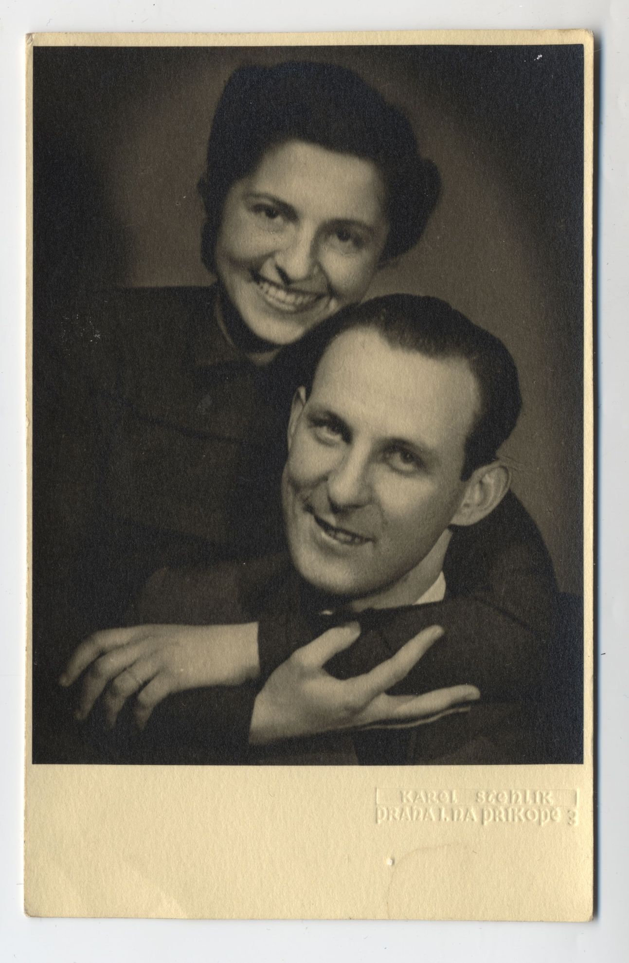 Lída & Zika Ascherovi krátce před svatbou, 1939