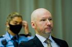 Soud jedná o podmíněném propuštění Breivika. Do síně přišel s nacistickým pozdravem