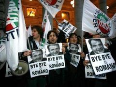 Demonstrace pravicových odpůrců úřadujícího premiéra Romana Prodiho v Římě