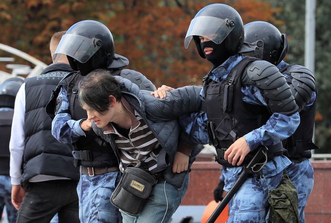 Protivládní protesty v Rusku, které rozehnala policie.
