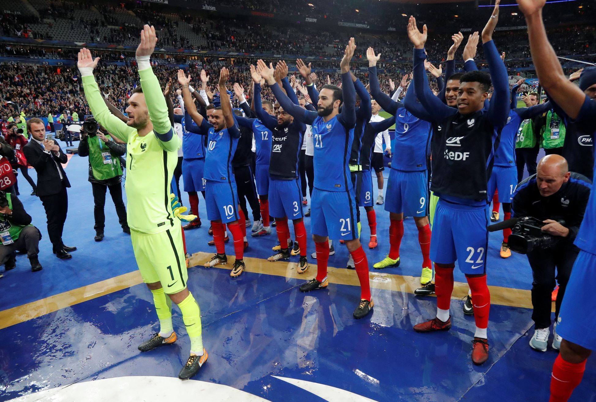 Francouzští fotbalisté slaví postup na MS 2018
