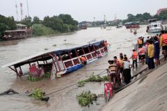 Havárie lodi na řece v Thajsku si vyžádala už 27 mrtvých