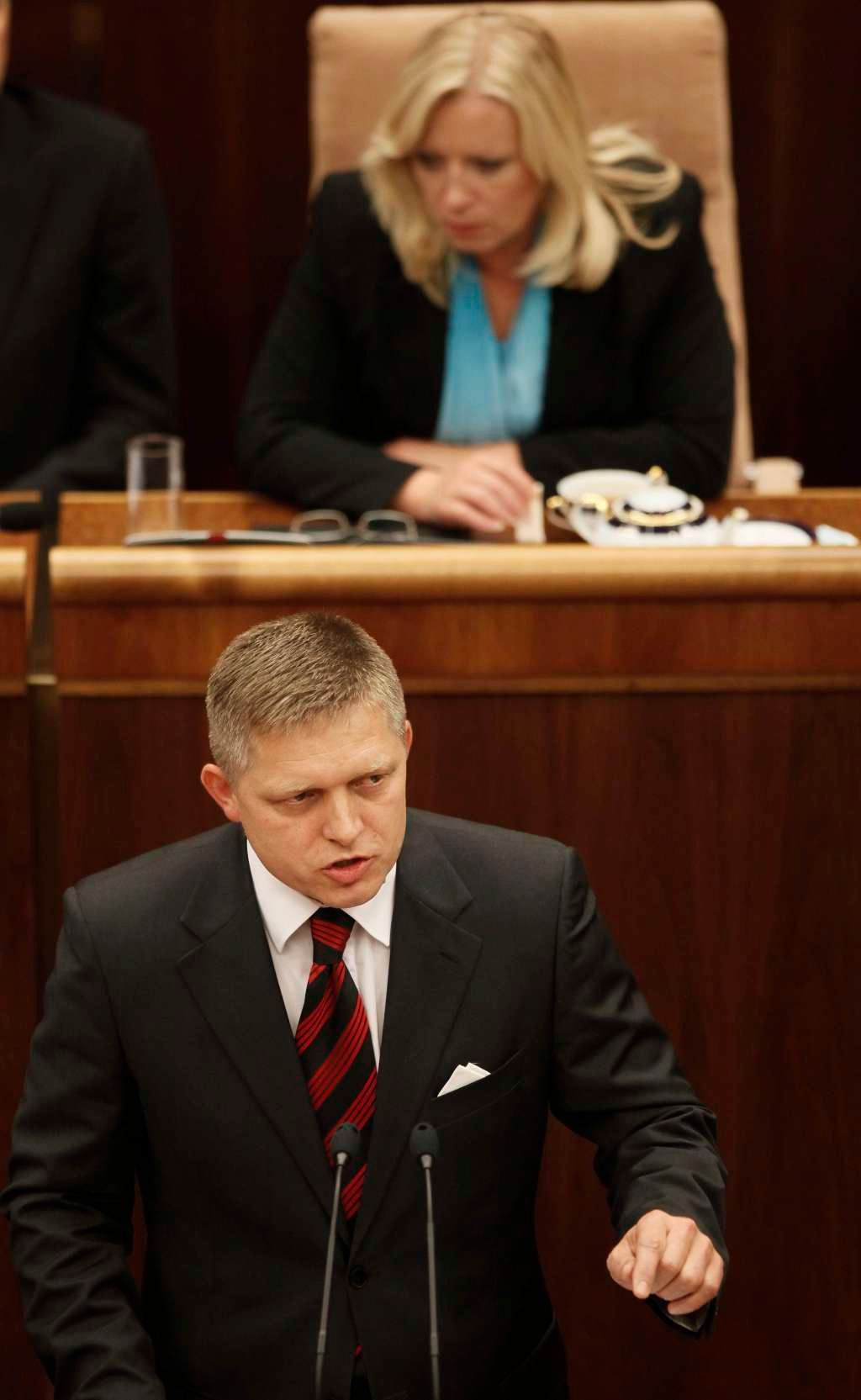 Robert Fico a Iveta Radičová v parlamentu