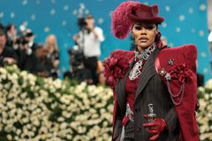 Pamela bez make-upu, jiní bez nápadu. Tématem Met Gala byl černošský dandismus