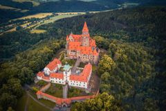 Spor o hrad Bouzov pokračuje, německý řád podává ústavní stížnost