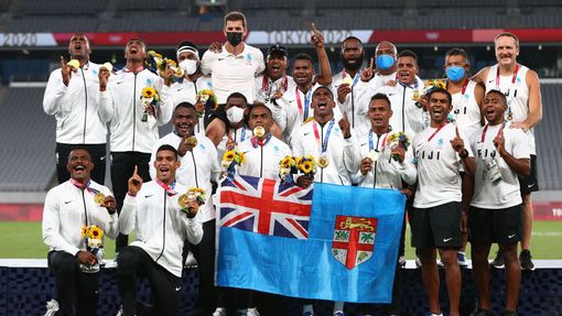 Ragbisté Fidži se zlatými medailemi z LOH 2021 v Tokiu.