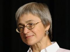 Novinářka Anna Politkovská byla nalezena mrtva 7. října 2006 ve výtahu v domě, kde bydlela