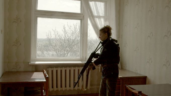 Ukrajinská dokumentaristka Alisa Kovalenková se zapojila do obrany země.