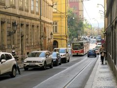 Tramvaje u Smetanova nábřeží zrychlily v obou směrech. Tedy i tam, kde stále jezdí auta.