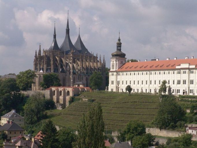 Kutná Hora , chrám sv. Barbory s jezuitskou kolejí, stav v roce 2010