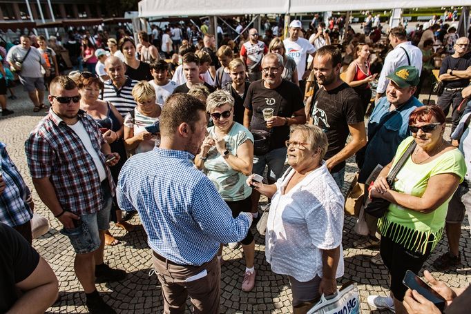 Záběry z volebního mítinku strany SPD, který se uskutečnil v Olomouci 21. 8. 2021