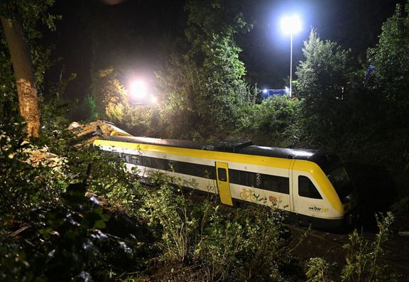 Místo železniční nehody v Německu. Místní vlak vykolejil v Riedlingenu poblíž Biberachu, na místě zemřeli tři lidé. 27. července 2025.