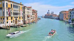 Benátky - loď - kanál - laguna
