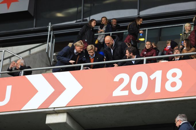 Osobnosti na zápase nadstavby Slavia - Plzeň: Radek Bejbl, Martin Latka, Karol Kisel