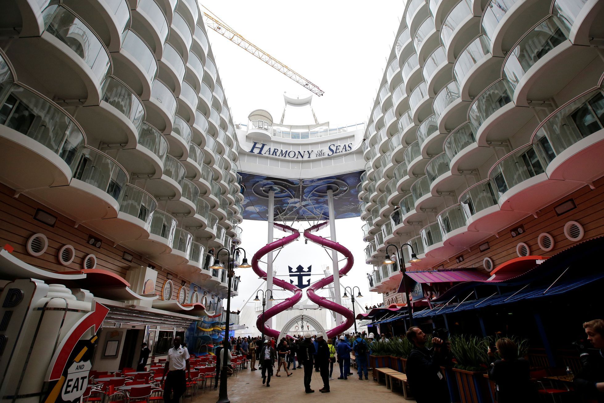 Harmony of the Seas - největší parník světa si převzal majitel