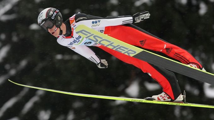 Posledním skokanem českého týmu byl Roman Koudelka. Skok ve druhém kole se mu však nevydařil, dolétl jen na 118 metrů.
