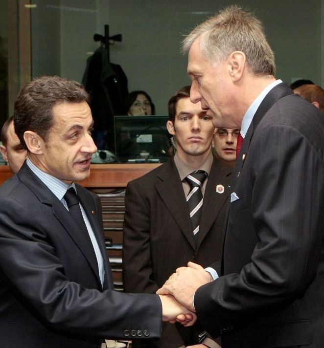 Nicolas Sarkozy a Mirek Topolánek na summitu EU v Bruselu.