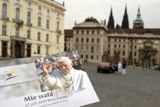 Takto se na něj Praha chystala, po jeho odjezdu z Arcibiskupského paláce se opět vrátila ke svému rytmu