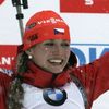 Česká biatlonistka Gabriela Soukalová se raduje vítězství ve Slovinsku
