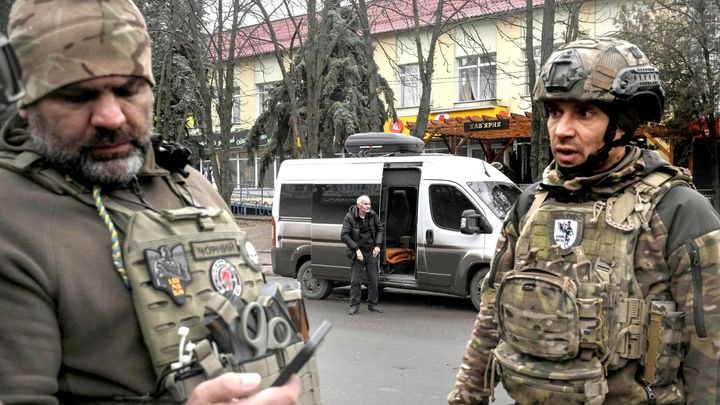 Na okraji fronty. Kdo zachraňuje civilisty, když se vše hroutí?