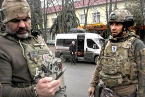 Na okraji fronty. Kdo zachraňuje civilisty, když se vše hroutí?